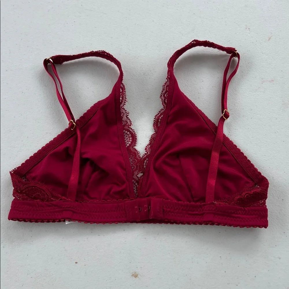 New Urban Outfitters Red Lace Plunge Wireless Triangle Bralette Adjustable Strap